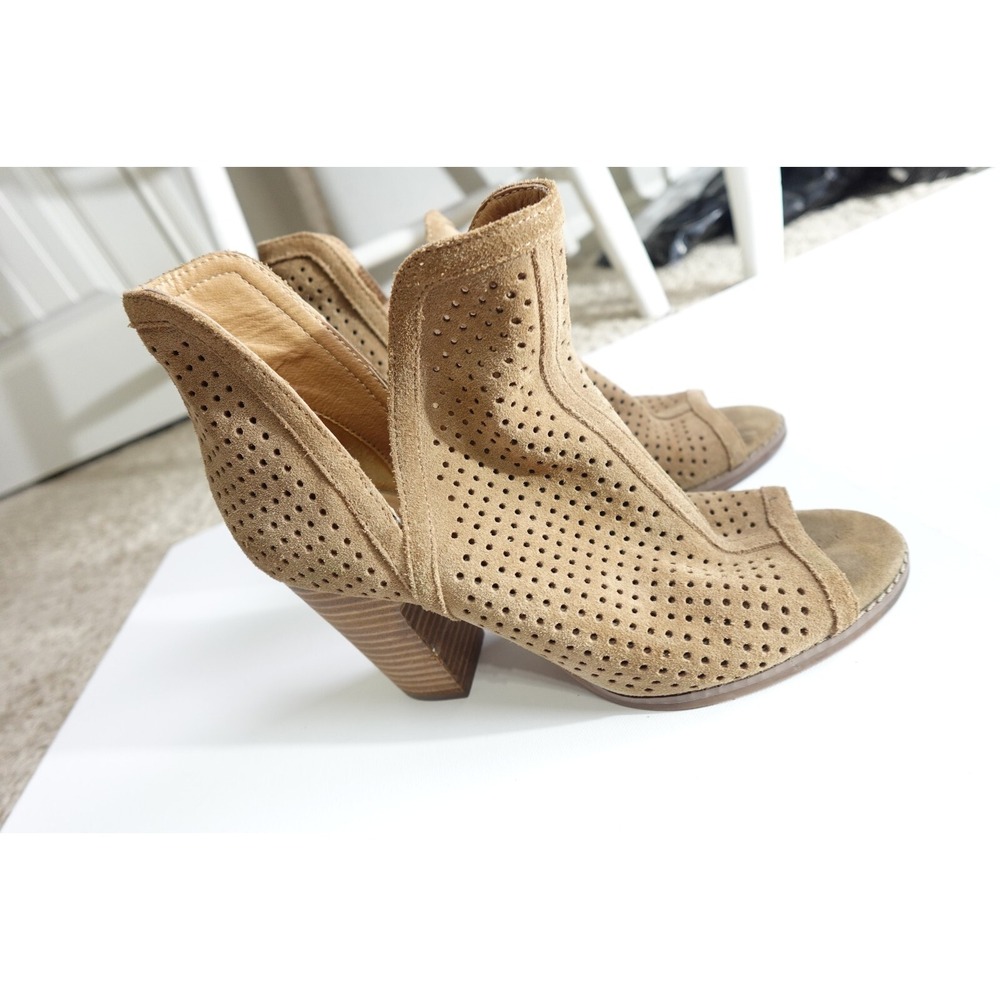 Lucky Brand Lakyn Booties Womens 8.5 Tan Beige Peep Toe Perforated Suede Leather